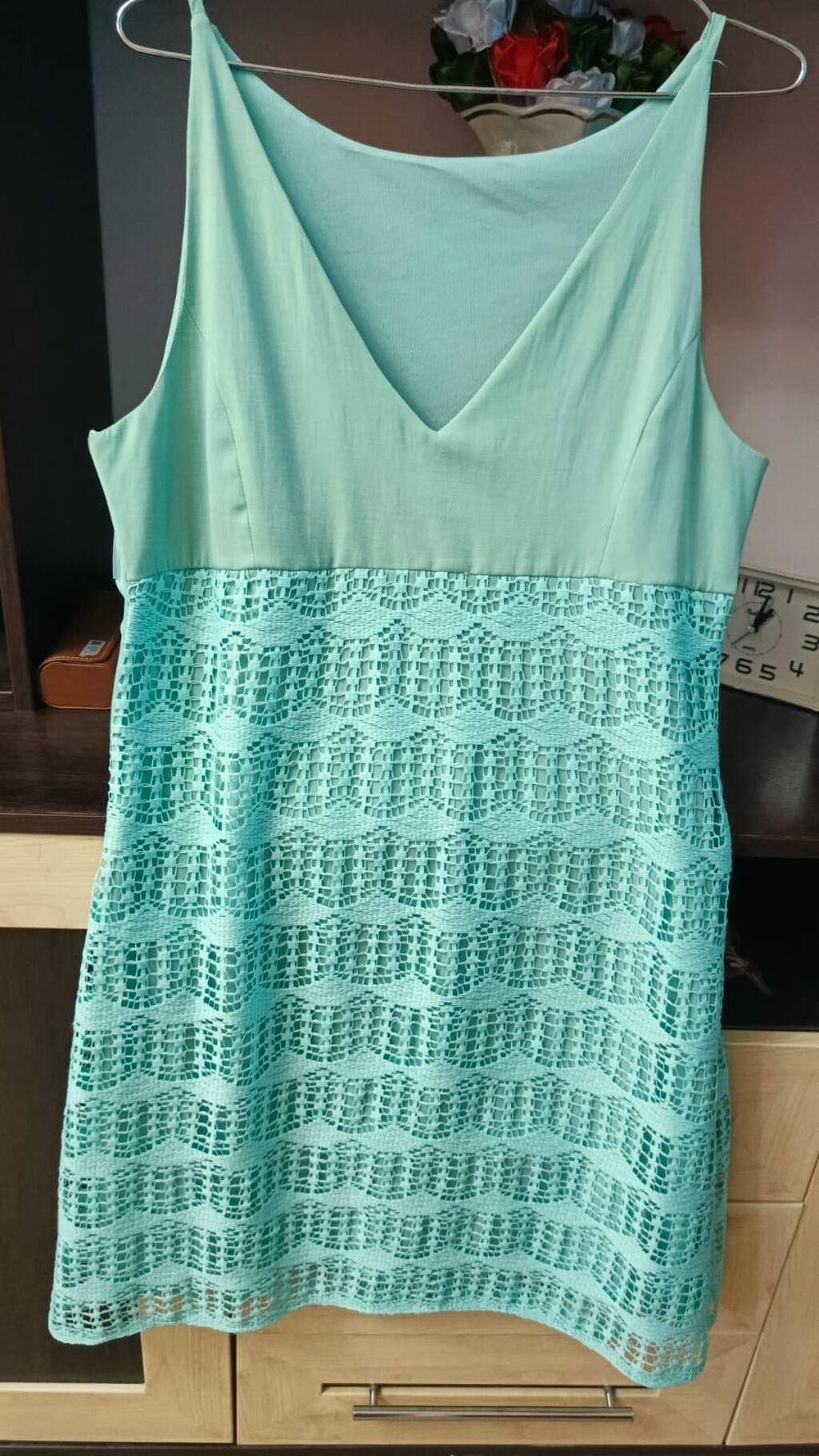 Zərif qadın donu – açıq firuzə rəngi - Model: qolsuz, dizə qədər