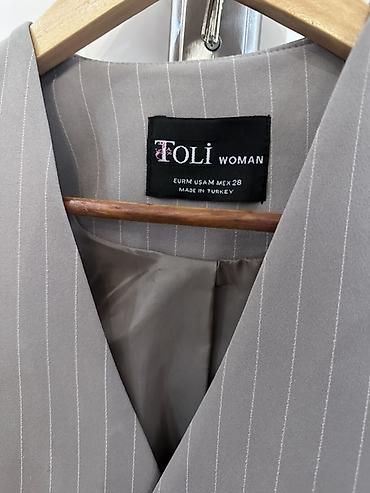 Toli Woman qadın klassik jilet - Rəng: boz, incə şaquli zolaqlı - şəkil 5