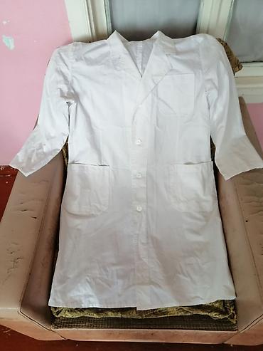 Salam aleykum Ağ rəngde az geyinilmiş tibbi xalatlar ve başqa tibbi - şəkil 2