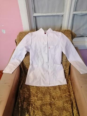 Salam aleykum Ağ rəngde az geyinilmiş tibbi xalatlar ve başqa tibbi - şəkil 3