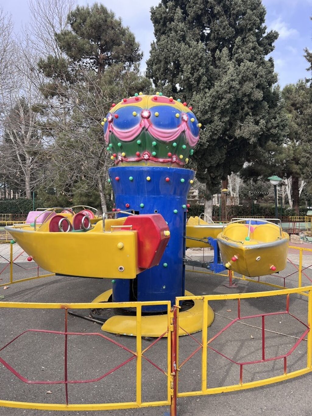 Uşaq əyləncə karuseli – mini “uçan qayıqlar” - Açıq hava attraksionu