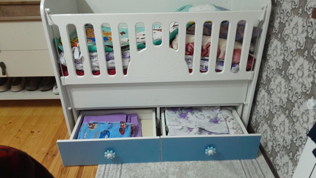 Oğlan və qız üçün, Dördbucaq, Beşik