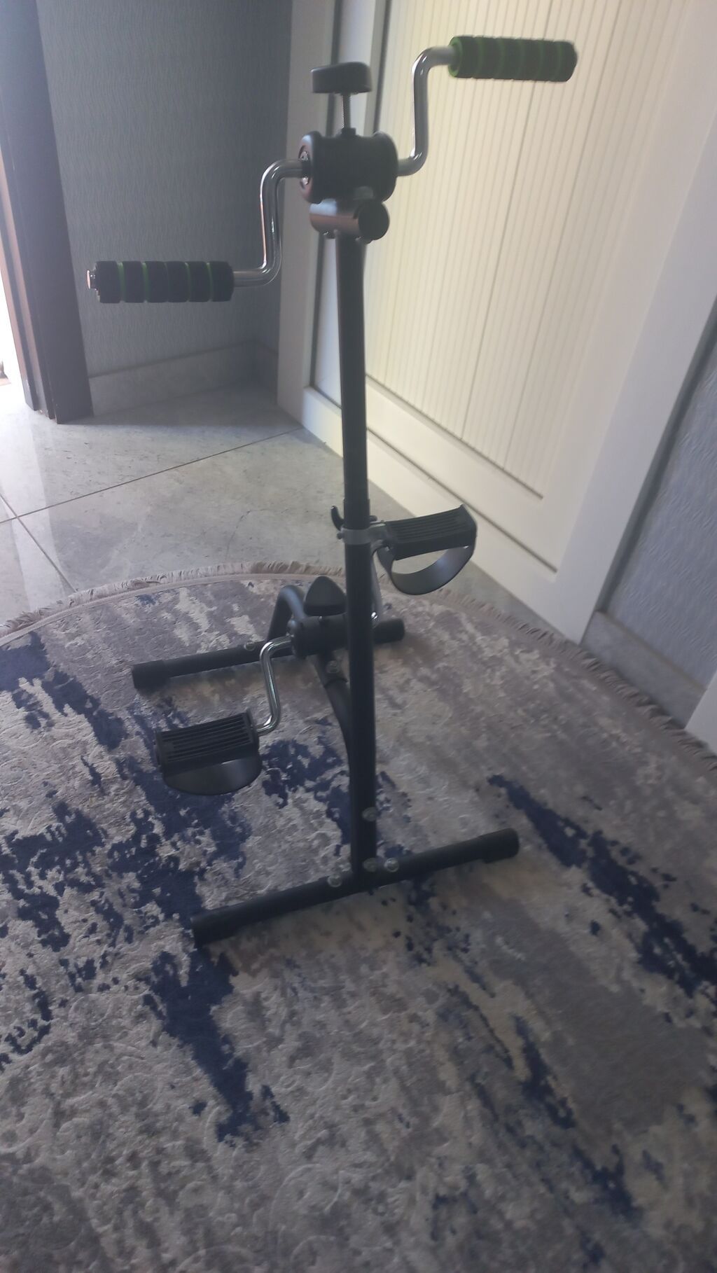 Velotrenajor çox az işlənib təzə kimidi. ölçüsü ayarlanır, böyük