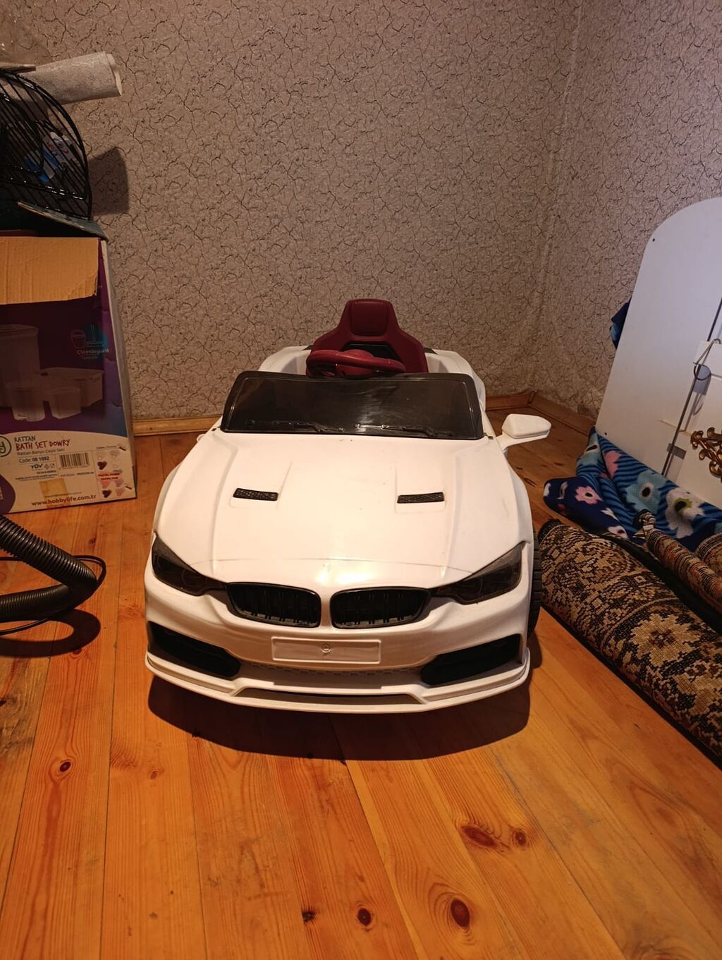 Uşaq üçün elektrikli maşın – ağ rəng, təkərli model - Qiymət: 180 AZN