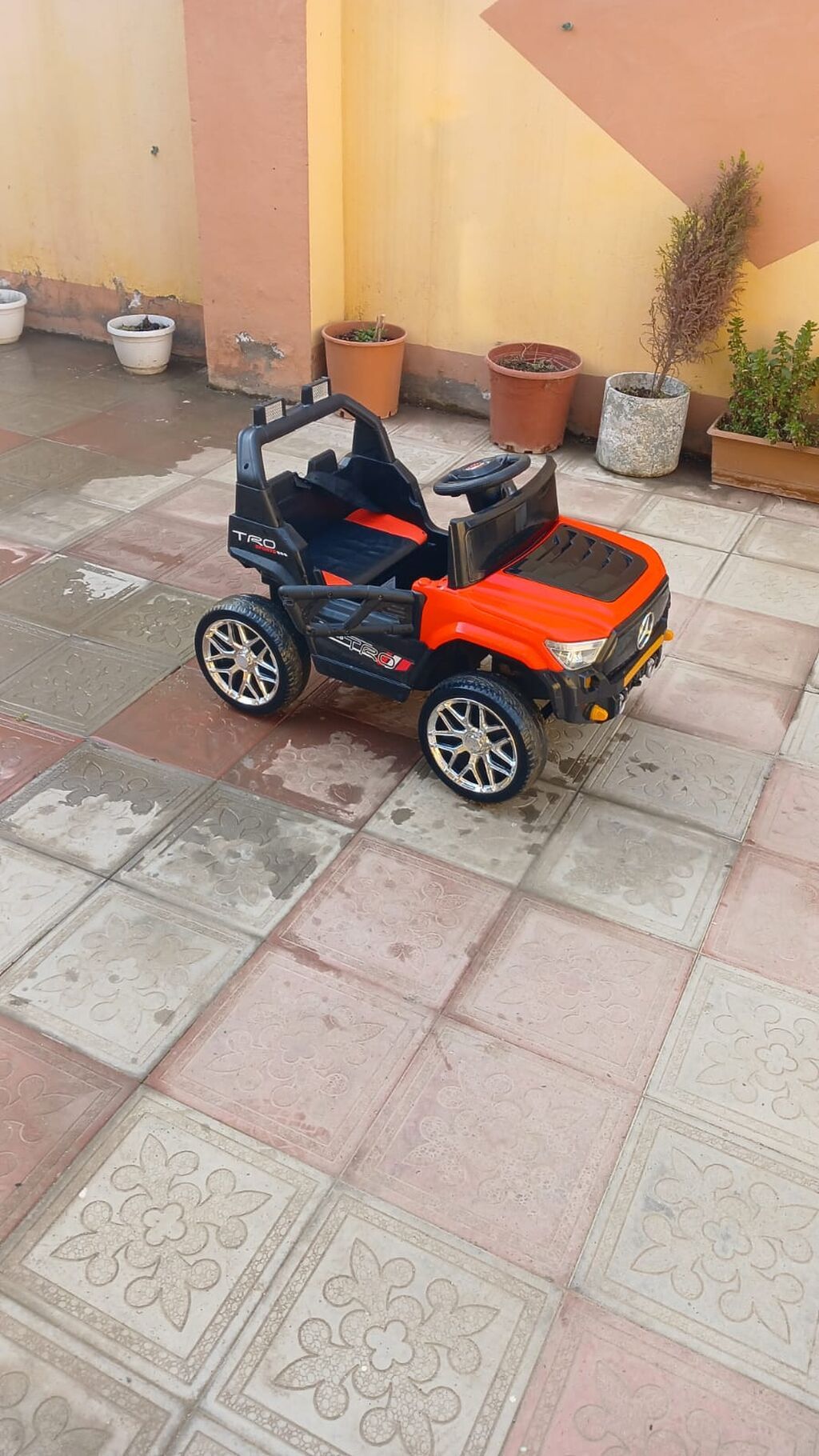 Uşaqlar üçün elektrikli miniatür maşın – off-road tipli jeep