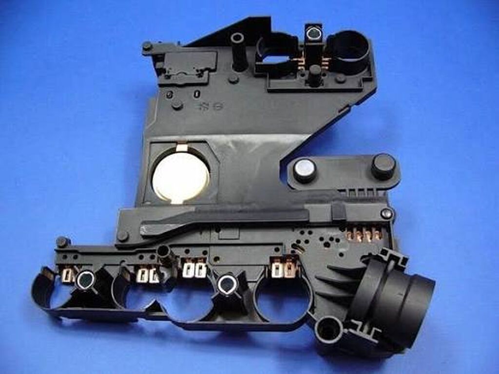 Mersedes W202 elektron ötürücülər qutusunun platasi,təzə kimidi 200