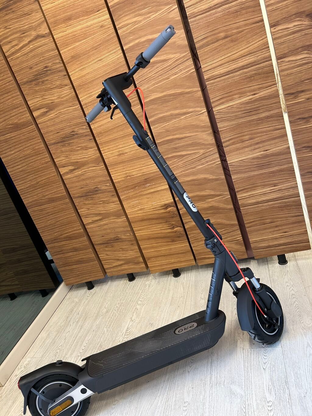 Yeni Elektrik samokat 10", > 1000 Vt, 16 - 25 km/s, Ünvandan götürmə, Ödənişli çatdırılma