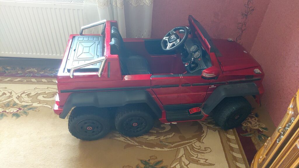 Teze akumliyator adapdir ve pult verilir. Hec bir problemi yoxdur