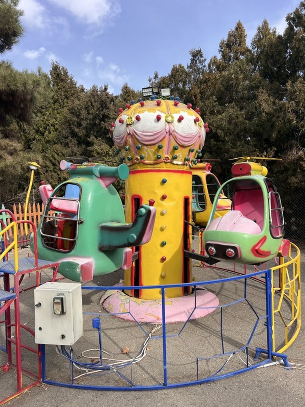 Uşaq attraksionu – “Helikopter” karuseli - Dörd ədəd helikopter