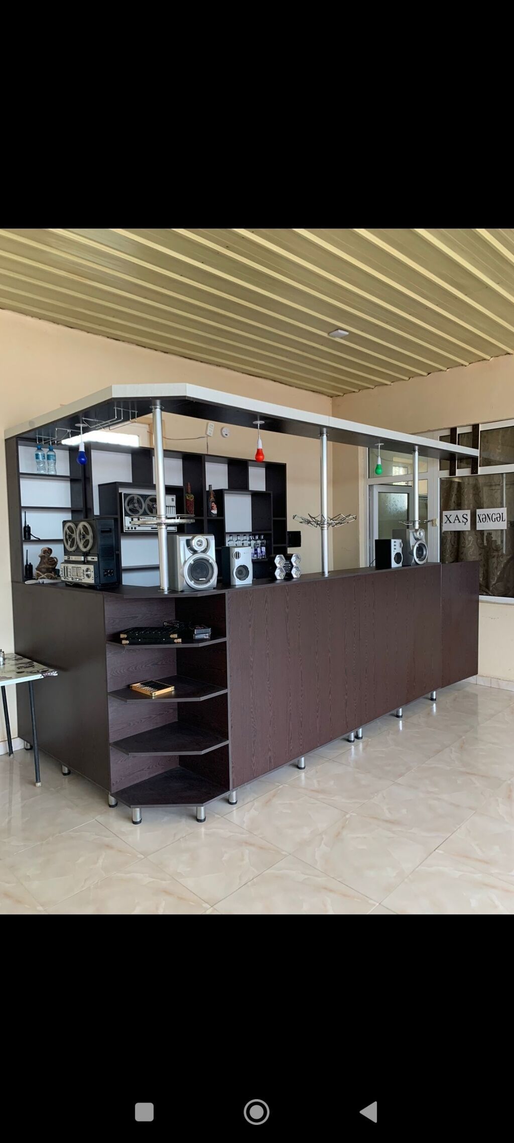 Bar satilir. Hundurluk 237 sm. Qapilari 70 sm, eni 130sm, uzunluq