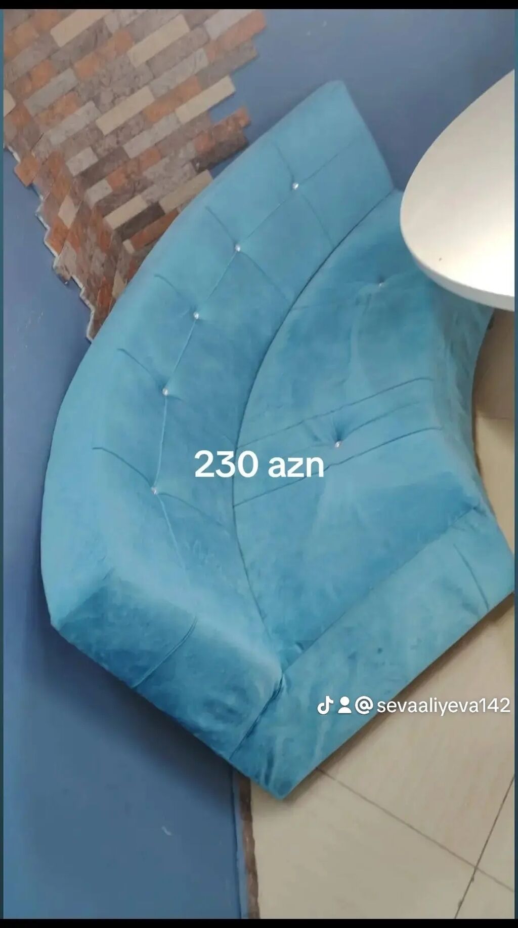 Restoran, şadliq evləri ucun hazir yumru divanlar satilir. Divanlar