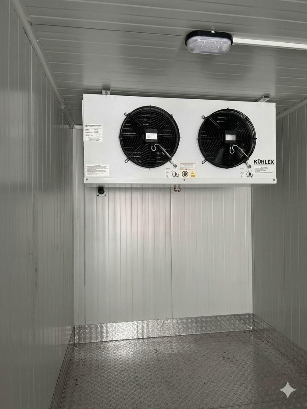 Super vəziyyətdə Anbar soyuducuları 2 ədəd var hər bir funksiyası