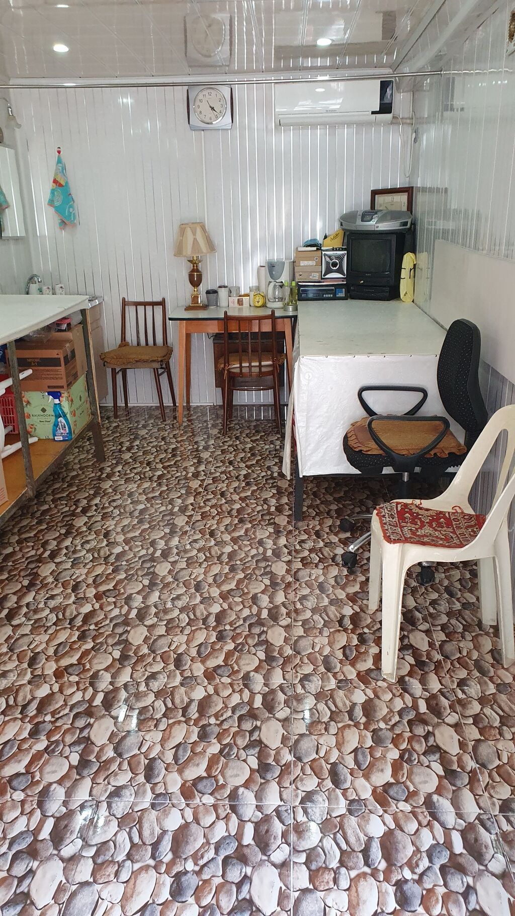 Kirayə üçün kiçik iş sahəsi – küçəyə çıxışlı, işıqlandırması yaxşı