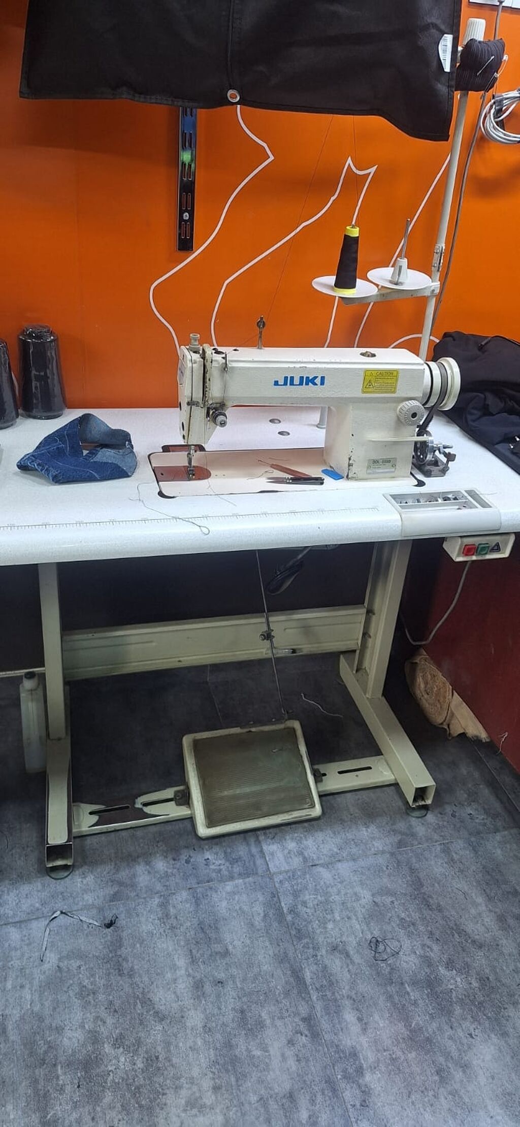 Juki sənaye tikiş maşını – düz tikiş (lockstitch) tipli -