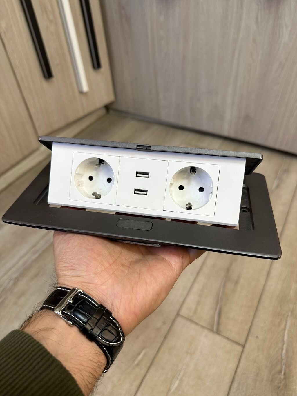 Masa içi rozetka (floorbox) Anbardan satış olduğu üçün qiymətlər çox