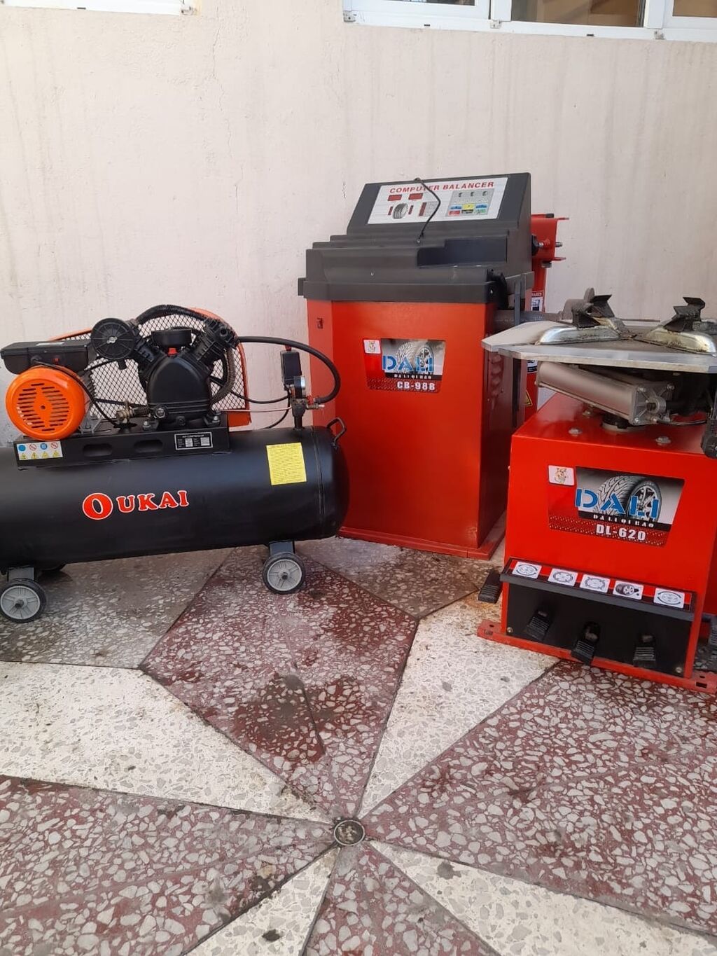 Təkər təmiri avadanlıqları . Balans aparatı kompressor təkər dəyişmə