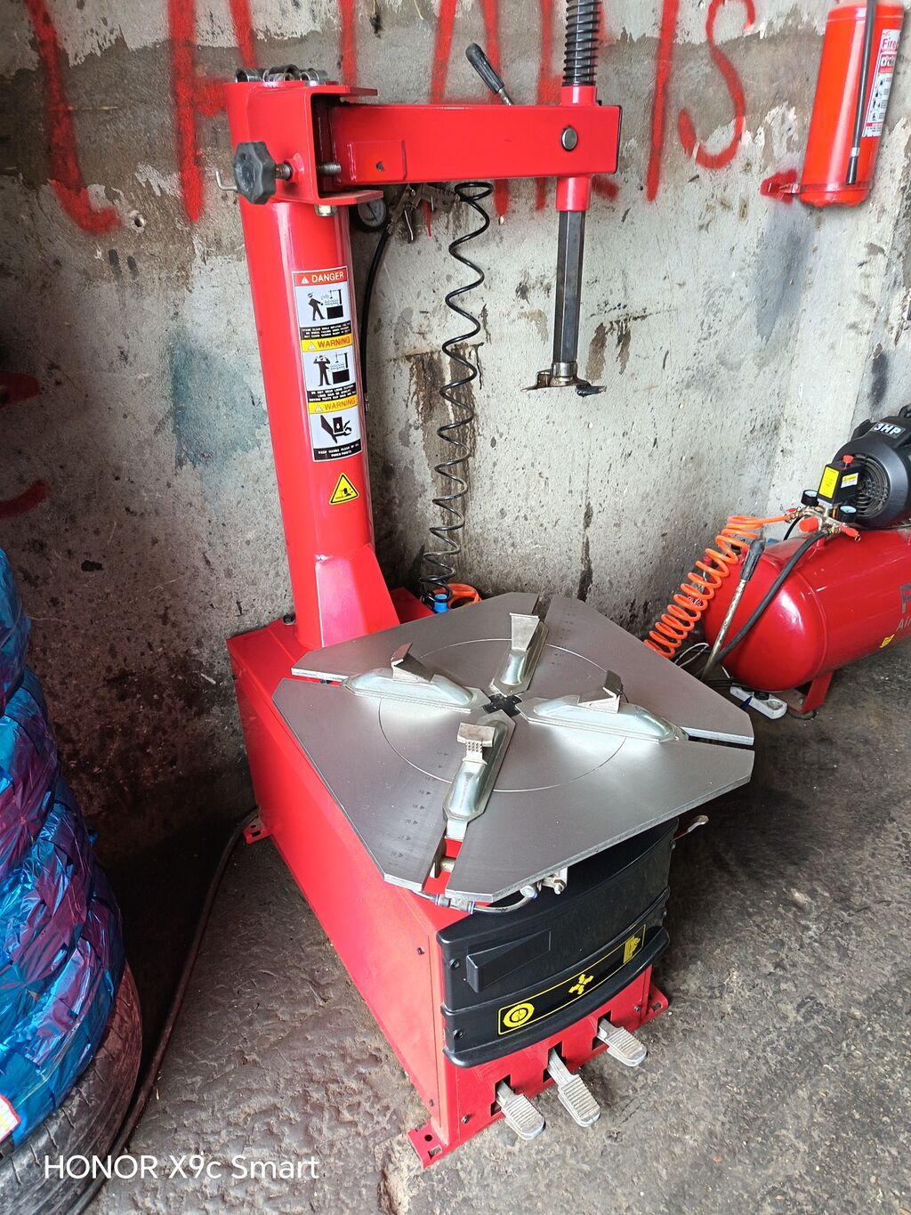 Təkər-söküb-taxma aparatı (şin montaj станок) - Tip: yarı-avtomatik