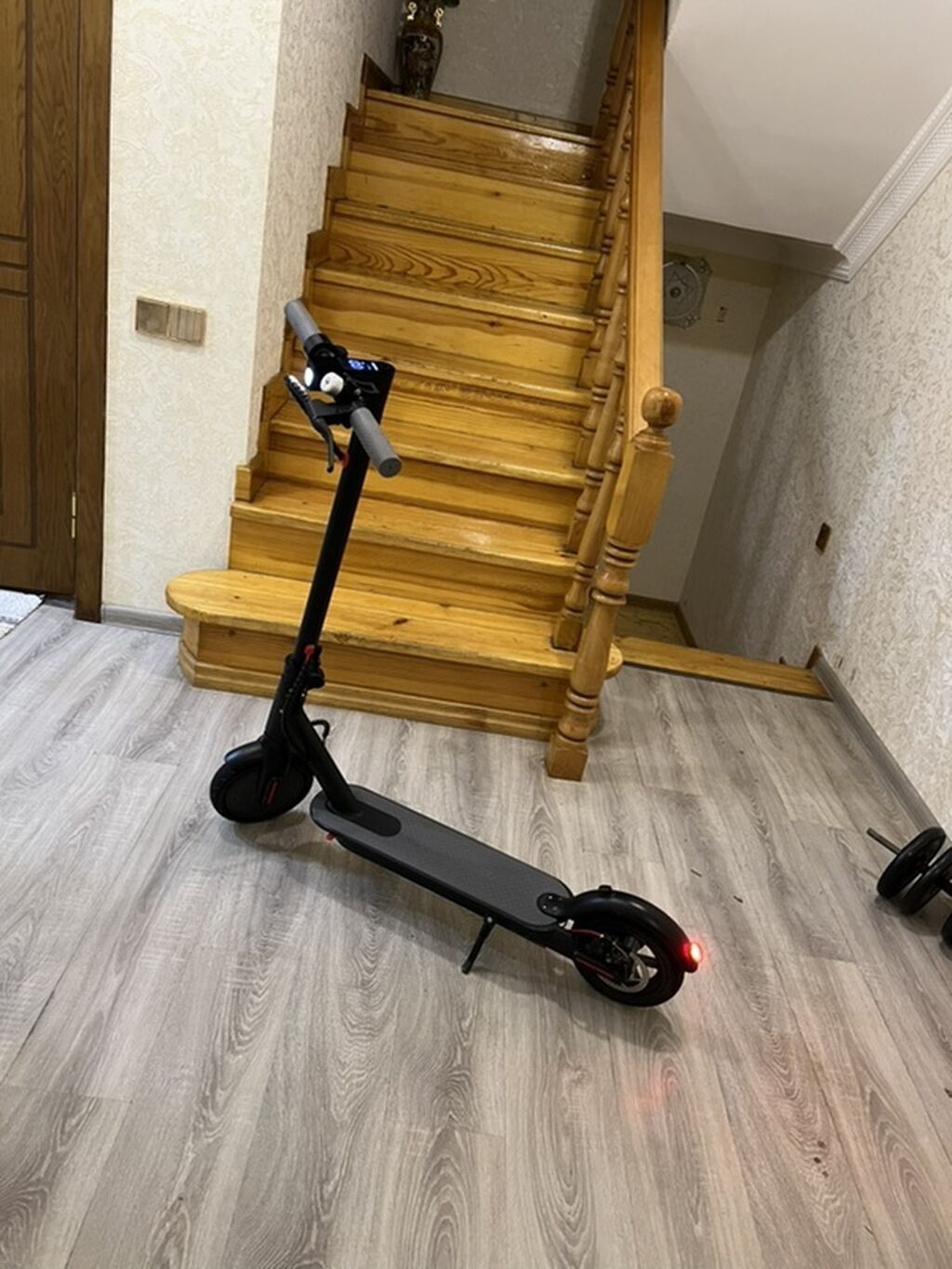 İşlənmiş Elektrik samokat 10", 501 - 750 Vt, 16 - 25 km/s, Ünvandan götürmə