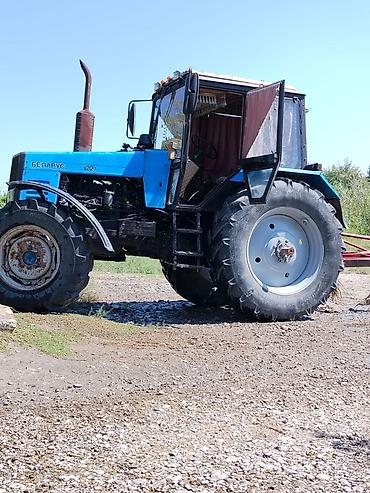 Belarus 1221 traktoru - Güclü dörd silindrli dizel mühərrik, ağır - şəkil 2