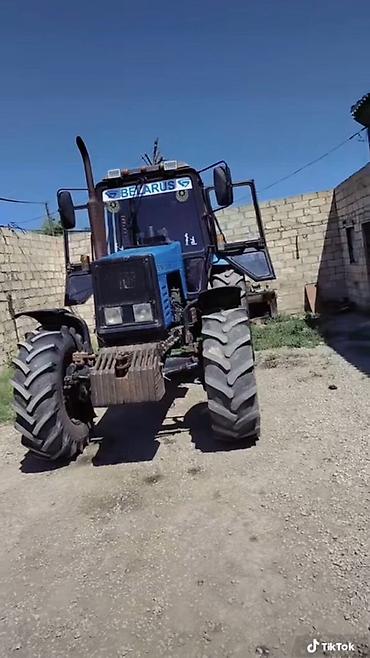 Belarus 1221 traktoru - Güclü dörd silindrli dizel mühərrik, ağır - şəkil 3