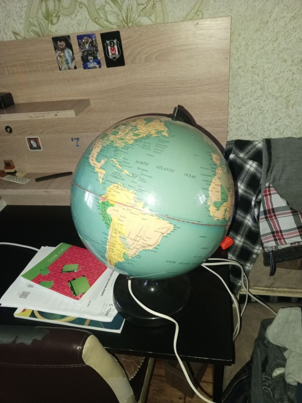 Masaüstü işıqlı qlobus uşaqlar üçün eyni vəziyyətdə böyüklər üçün