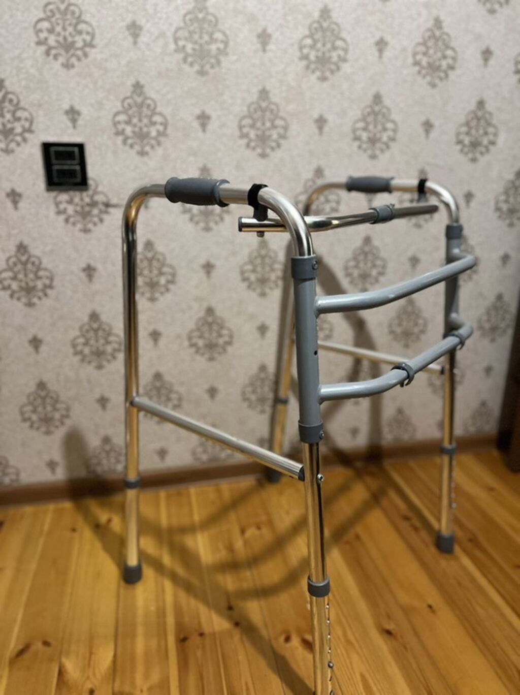 Yüngül və dayanıqlı xəstə yürütəci - Material: paslanmayan/alüminium