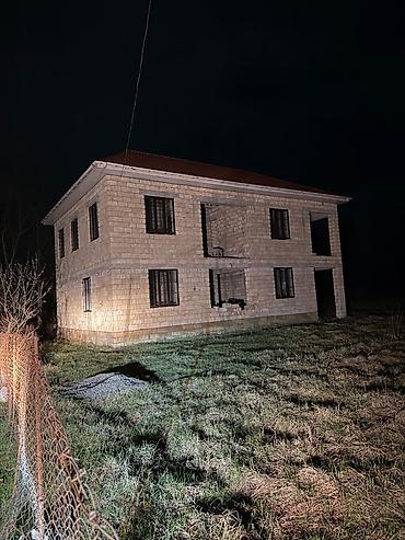 İki mərtəbəli daş ev Qeyd: Şəkillərdə gecə çəkilişi göstərilib; - şəkil 2