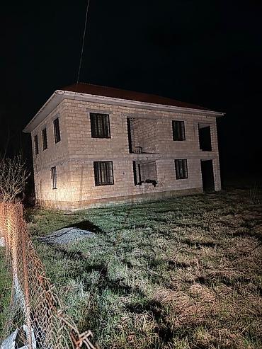 İki mərtəbəli daş ev Qeyd: Şəkillərdə gecə çəkilişi göstərilib; - şəkil 3