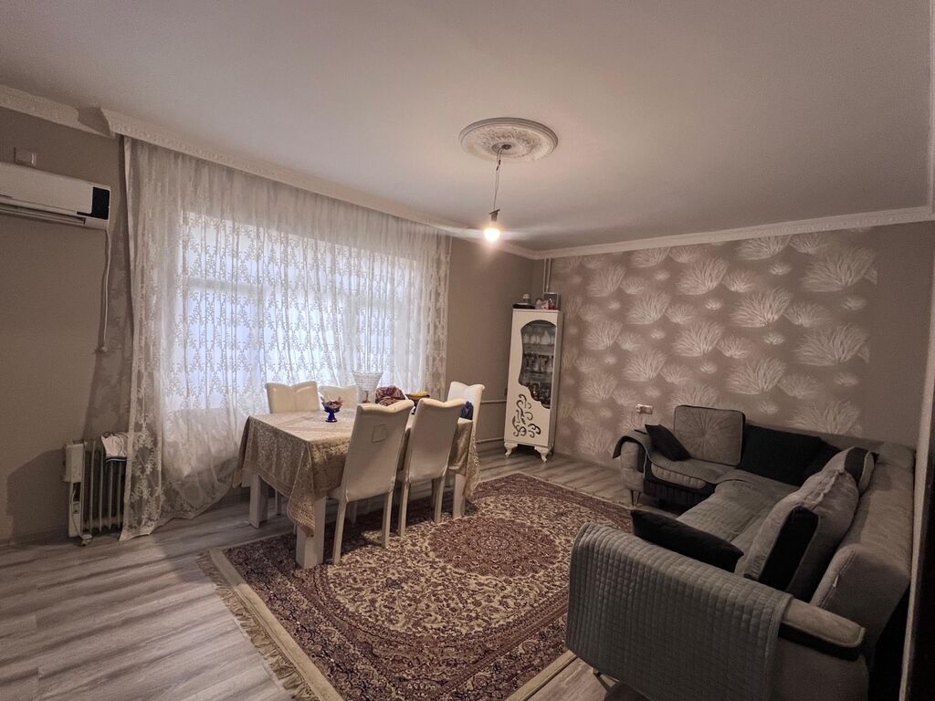 TƏCİLİ SATILIR! Lökbatan qəsəbəsi Bilal Niftəliyev küçəsi 31A, mənzil