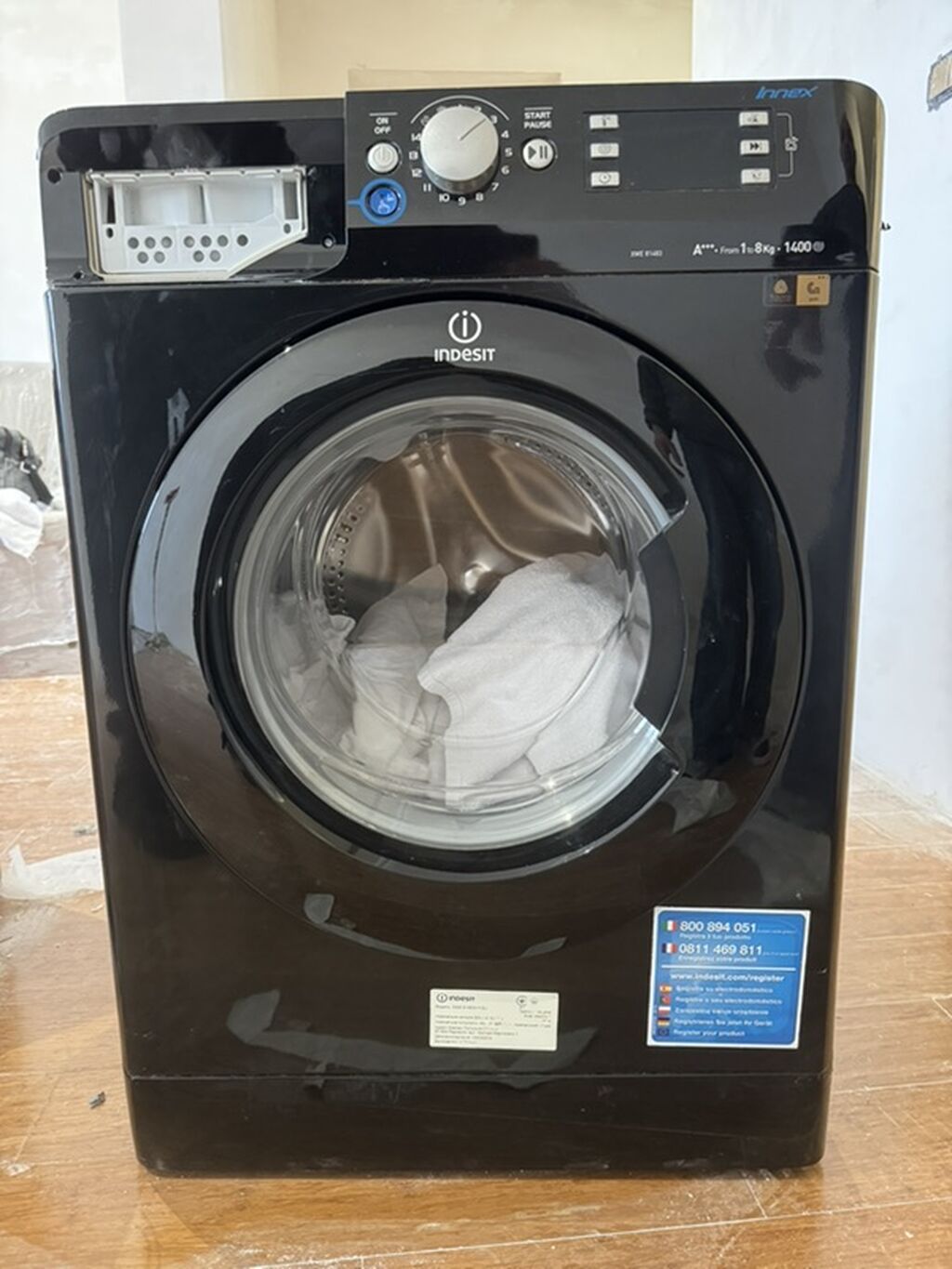 Indesit Innex önyükləməli paltaryuyan maşın - Rəng: qara, ön şüşəli