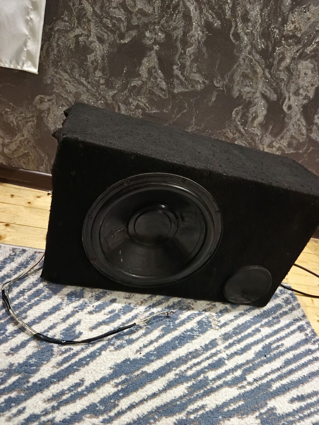 Avtomobil üçün sabvufer qutusu və dinamik Pionerin basofkasıdı