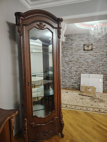 Klassik üslubda qonaq otağı üçün vitrin və bufet-güzgü dəsti - şəkil 2