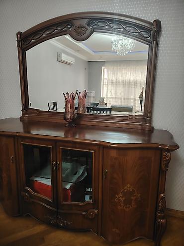 Klassik üslubda qonaq otağı üçün vitrin və bufet-güzgü dəsti - şəkil 5