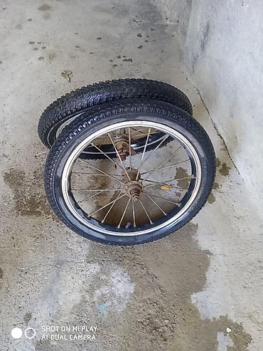 İki ədəd təkərli velosiped təkəri. Hər bir diskdə 28 mil var və qara - şəkil 3