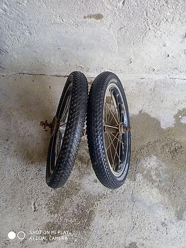 İki ədəd təkərli velosiped təkəri. Hər bir diskdə 28 mil var və qara - şəkil 4