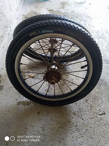 İki ədəd təkərli velosiped təkəri. Hər bir diskdə 28 mil var və qara - şəkil 2