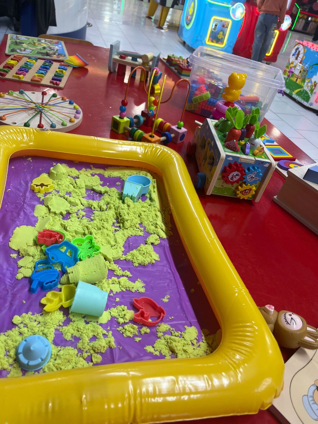 Uşaq Əyləncə Mərkəzinə xanım işçi axtarılır! 📍 Xalqlar metrosunun