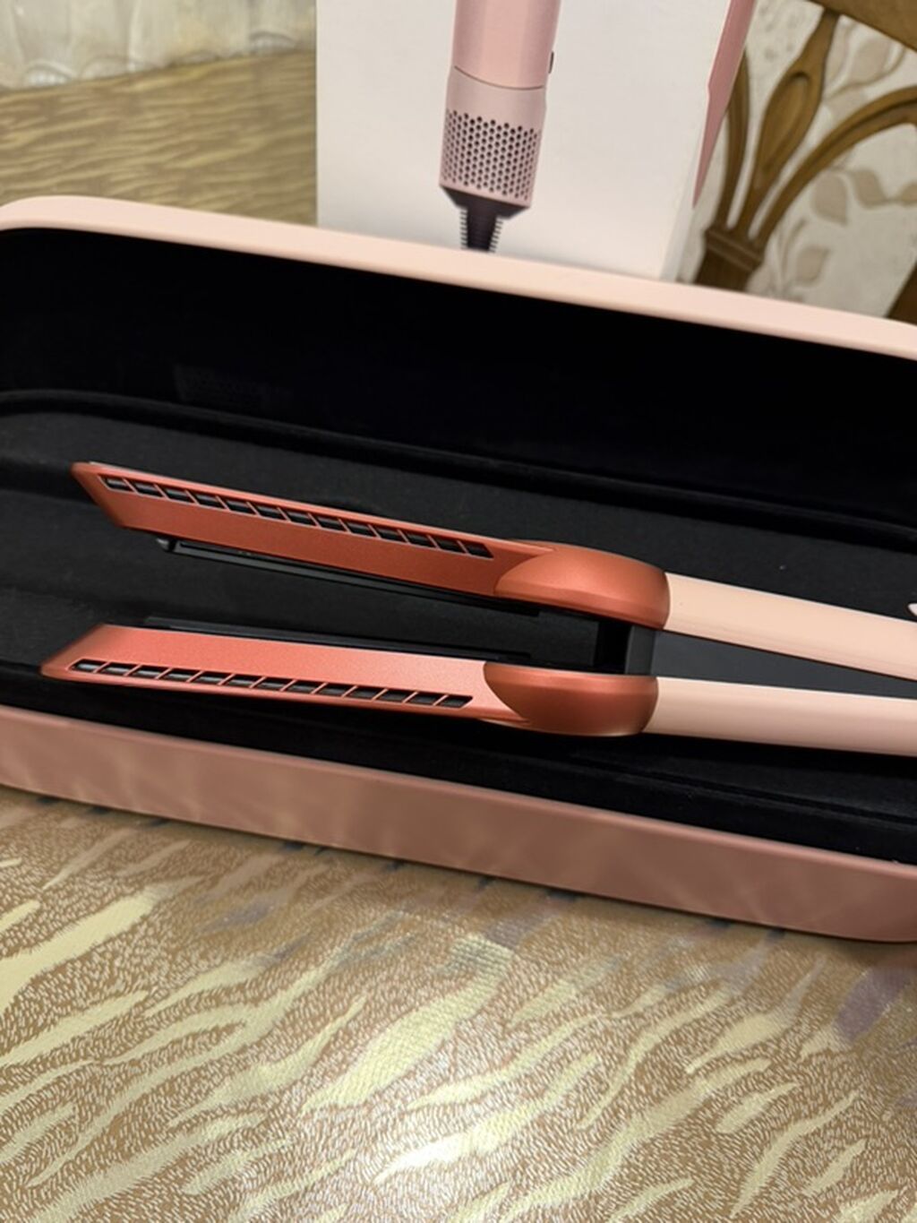 Orjonal Dyson Airstrait – hava ilə saç düzləşdirən fen satlir. Rəngin