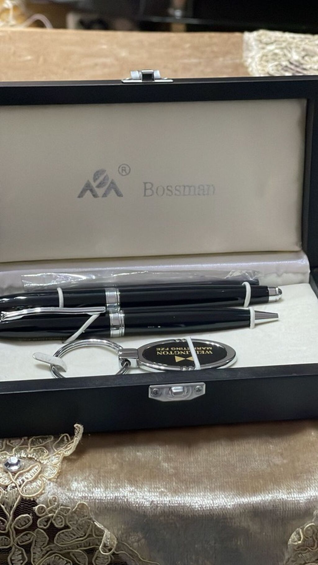 Yazı dəsti – Bossman/Wellington Fransadan alinib . Yenidir