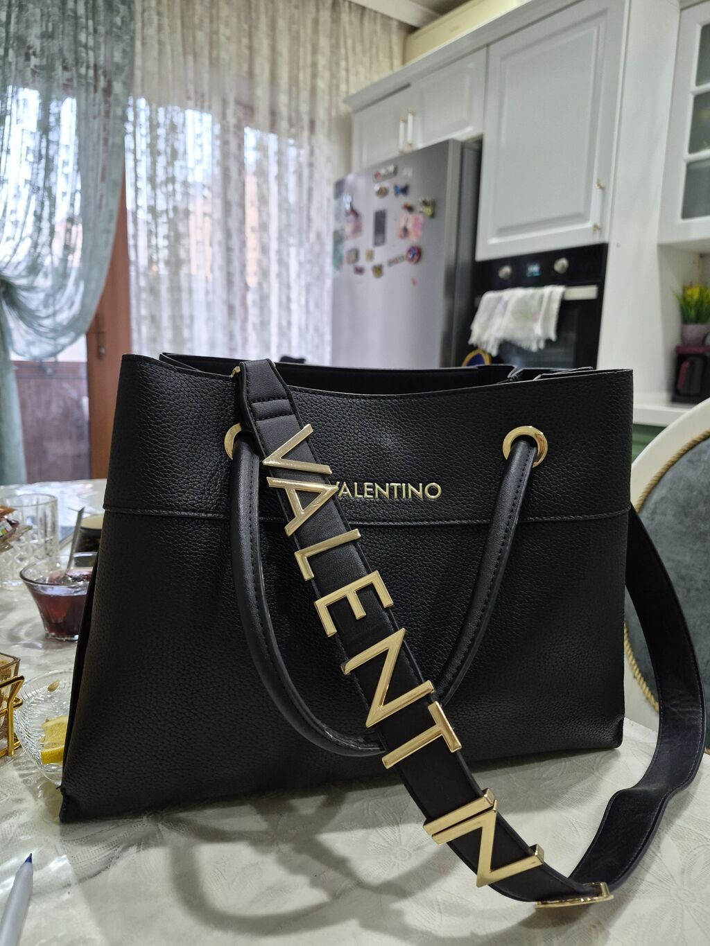 Orginal Valentino çanta böyük ölçü ela veziyyetdedi. 55 manat