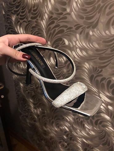 Versace qadın sandalı - Rəng: gümüşü (metallic) - Dizayn: kvadrat - şəkil 2