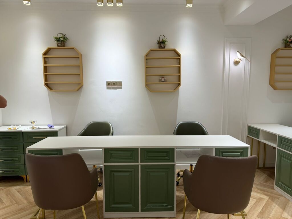 Gözəllik salonu üçün tam avadanlıq dəsti Tərkib: - Manikür üçün 2 iş