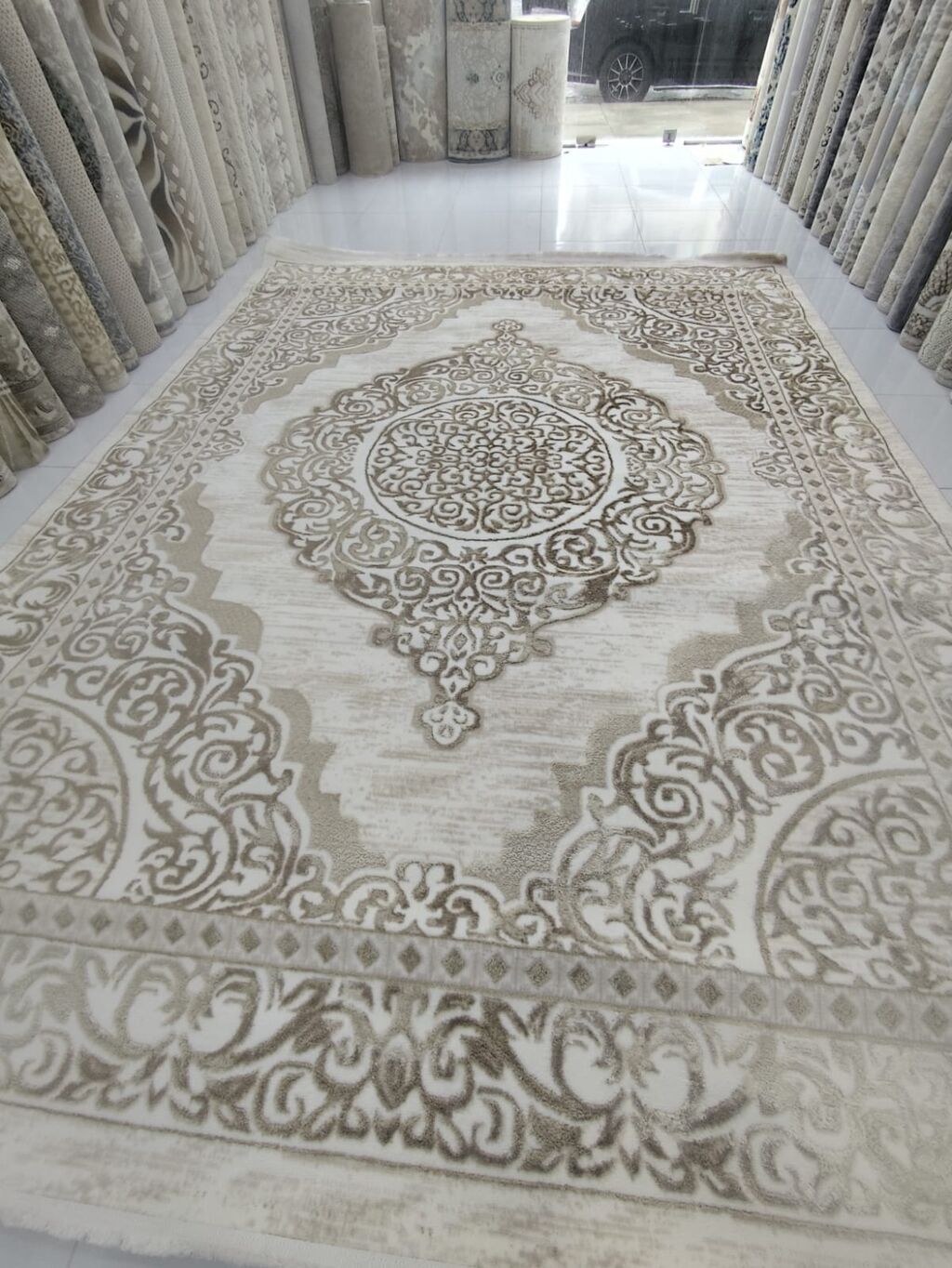 Məhsul: Klassik naxışlı xalça hər çeşiddə xalçalarımız var ünvan