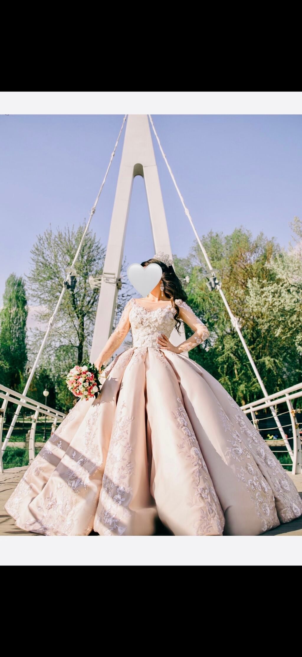 2.500m alinib. Öz gəlinliyimdi. Ukraynadan alınıb, üzə əl işi ilə