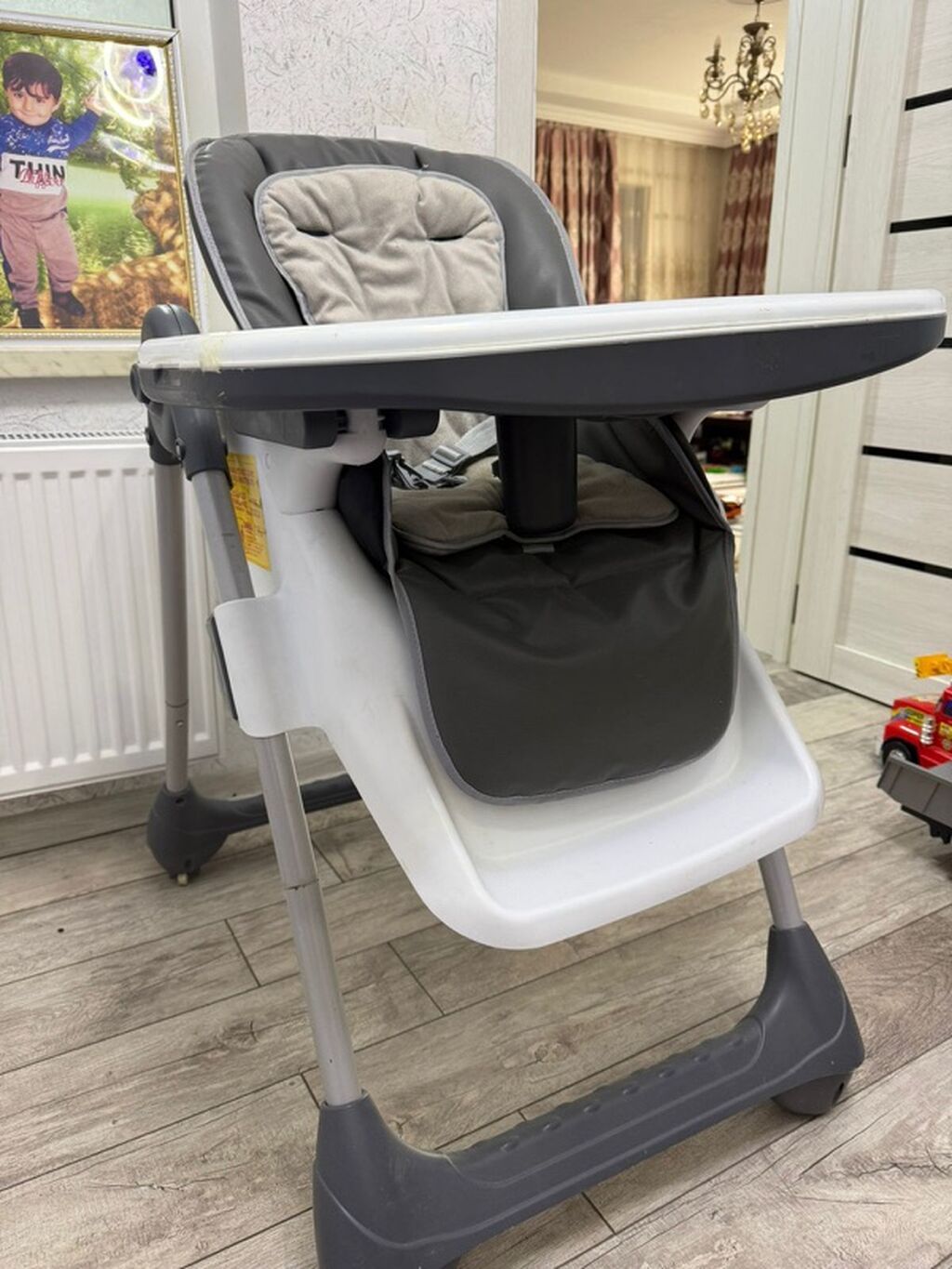 Uşaq yemək stulu - Rahat və geniş oturacaq: yumşaq yastıqlı bel və