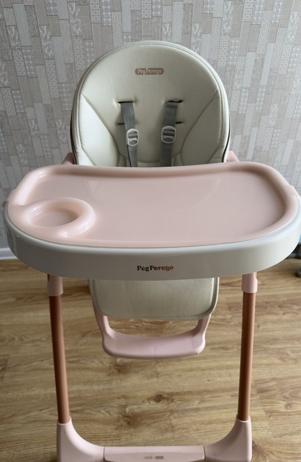 Peg Perego uşaq yemək stulu - Brend/model: Peg Perego - Rəng: açıq