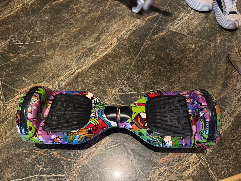 Qraffiti dizaynlı 2 təkərli hoverboard (self-balancing skuter). Heç