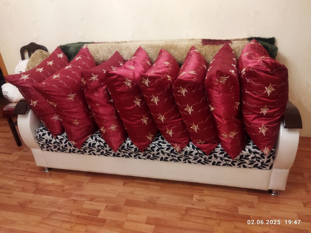 Yastıq yenidir içində 4 kq tük lələk var istəyən olsa əlaqə saxlasın