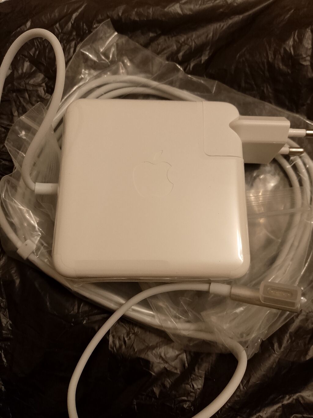 Mackbook adaptri yenidir upakovka 85wolt məhsulumuza zəmanət