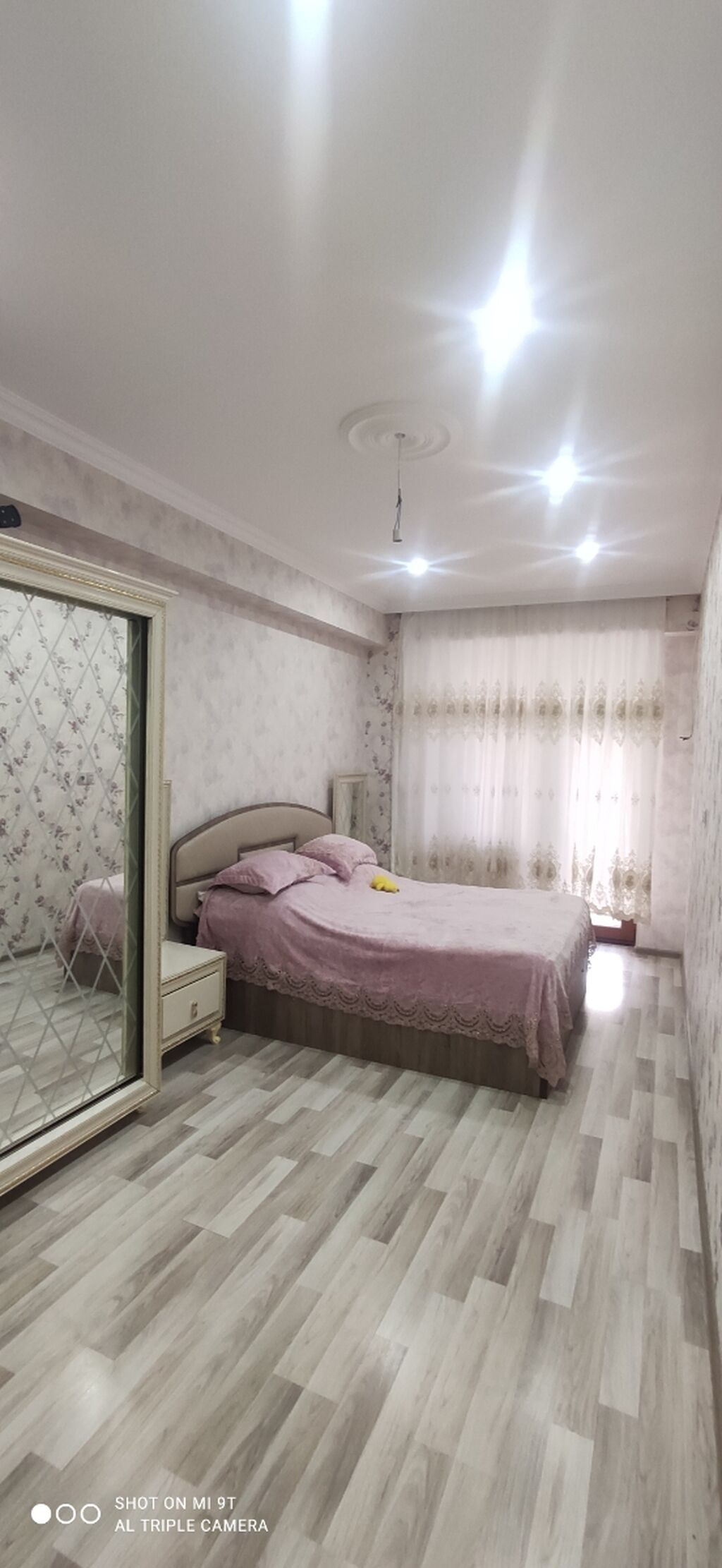 Evin sahəsi 99m² 3 otaq mətbəx ayrı, sanitar qovşaqları ayrı, geniş